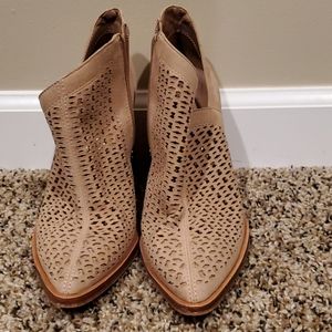 Vince Camuto Nude boots